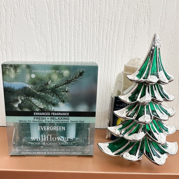 NWT Bath & Body Works Flocked Tree Wallflower Plug & Evergreen 2 Pack Refill Set - Picture 2 of 4